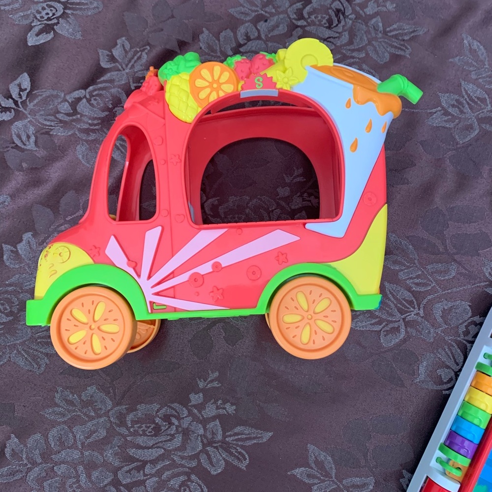 Shopkins bus.